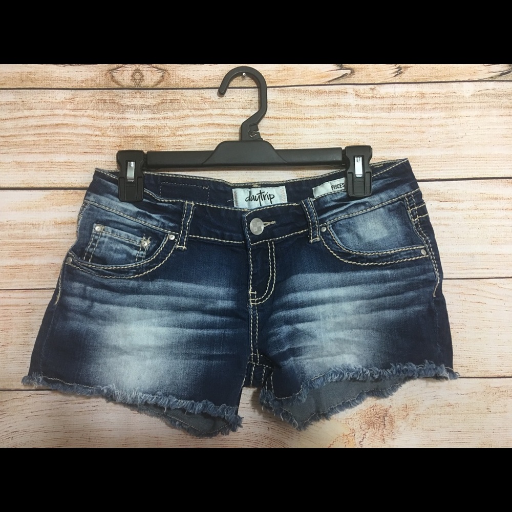 Buckle Daytrip Pisces Distressed Denim Shorts 26